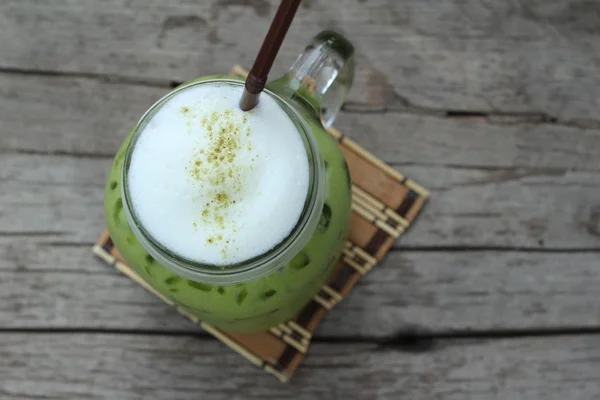 Chá verde gelado e leite é delicioso — Fotografia de Stock