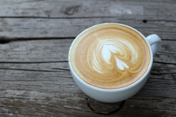 Café con leche caliente en vidrio —  Fotos de Stock