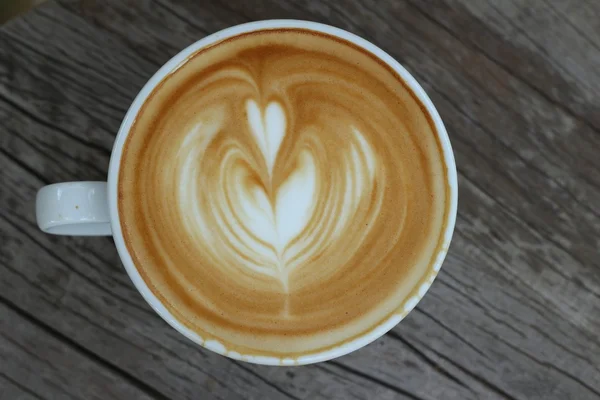 Hete latte koffie in glas — Stockfoto