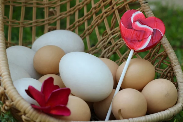 Dulces de San Valentín corazones y huevos de Pascua vintage —  Fotos de Stock