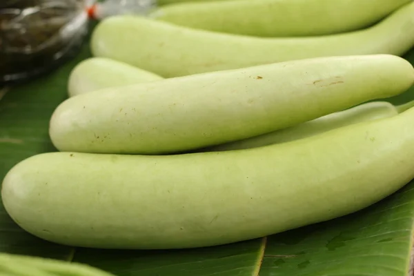 Aubergine in de markt — Stockfoto