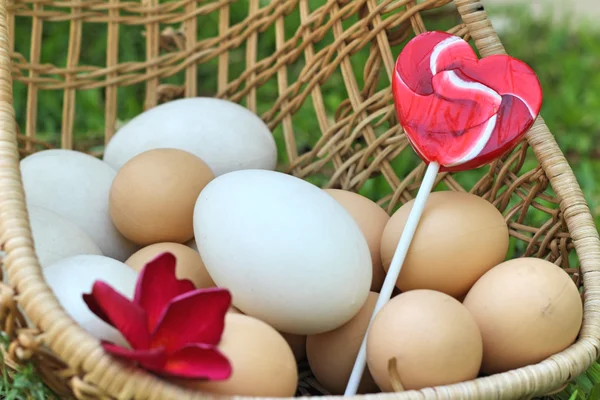 Candy valentines hearts and vintage easter eggs — Stock Photo, Image