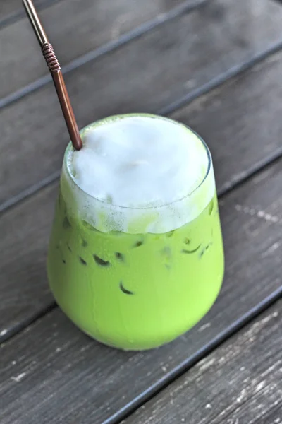 Grüner Eistee und Milch ist köstlich — Stockfoto