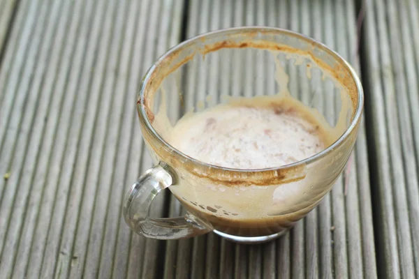 Bardakta sıcak kahve.