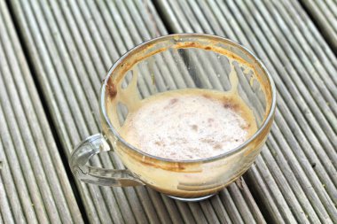 Bardakta sıcak kahve.