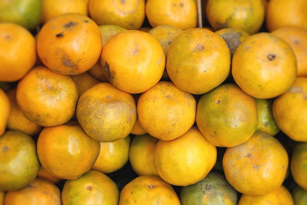 Frutas de naranja en el mercado — Foto de Stock