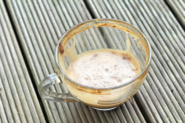 Горячий латте кофе в стекле — стоковое фото