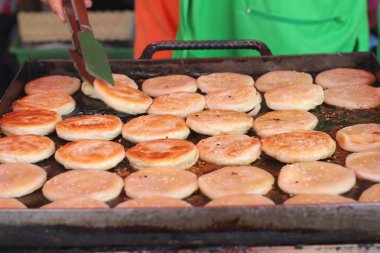 Tayland tatlı, mix un, Hindistan cevizi ve sonra kızarmış.