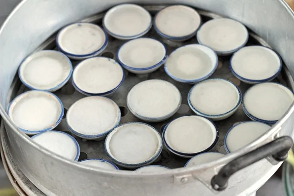 La leche de coco mezcla el azúcar y la harina - el postre Tailandia —  Fotos de Stock