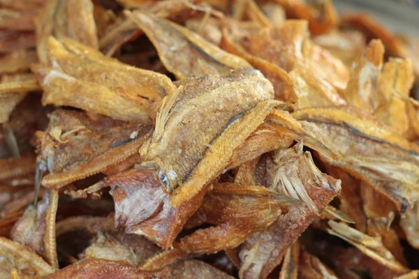 Pescado frito en el mercado —  Fotos de Stock