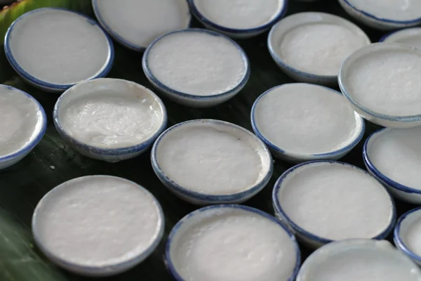 La leche de coco mezcla el azúcar y la harina - el postre Tailandia — Foto de Stock