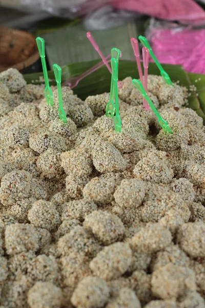 Los dulces cocidos ponen el sésamo - el postre Tailandia —  Fotos de Stock