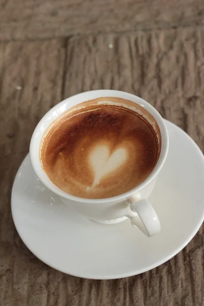 Café con leche caliente en vidrio —  Fotos de Stock