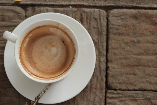 Café con leche caliente en vidrio —  Fotos de Stock