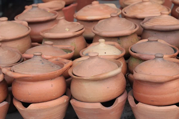 Terracotta marrone in vendita in Asia — Foto Stock