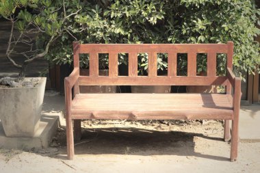 parkta bankta sandalye