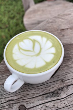 Yeşil çay ve süt içmek için