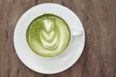 Yeşil çay ve süt içmek için