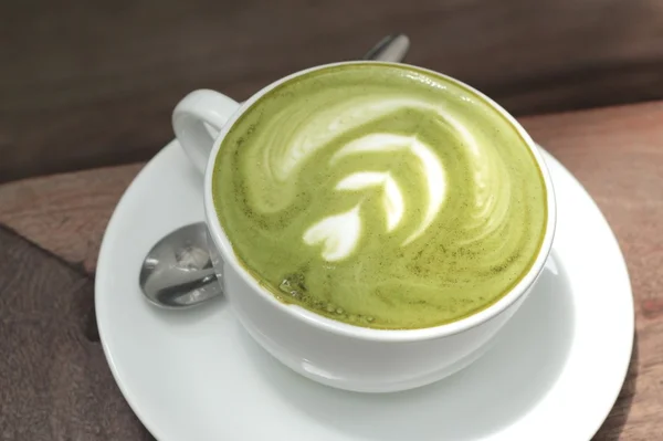 Té verde y leche para beber —  Fotos de Stock