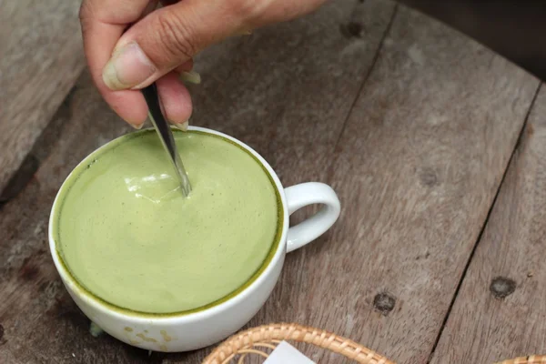 Té verde y leche para beber —  Fotos de Stock