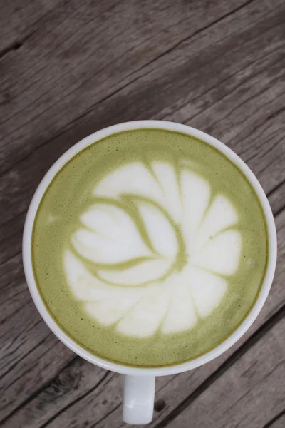 Té verde y leche para beber —  Fotos de Stock