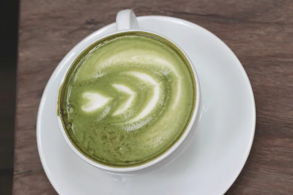 Té verde y leche para beber —  Fotos de Stock