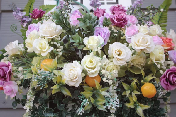 Belles roses vintage de fleurs artificielles — Photo