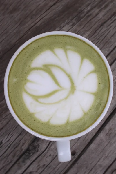 Té verde y leche para beber —  Fotos de Stock