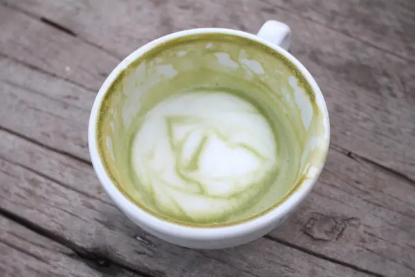 Té verde y leche para beber —  Fotos de Stock