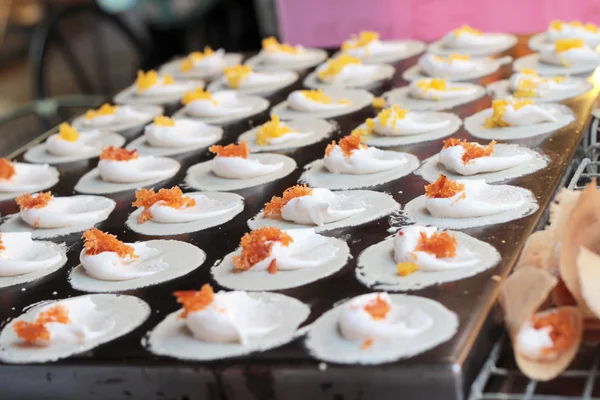 Primer plano de panqueque crujiente tailandés - crepes crema —  Fotos de Stock