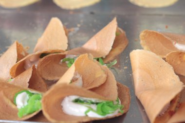 Taylandlı çıtır gözleme - kremalı krep yakın çekim