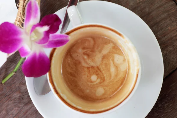 Gorąca kawa latte w szklance — Zdjęcie stockowe