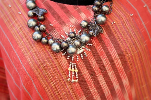 Colorido de collar y perlas — Foto de Stock