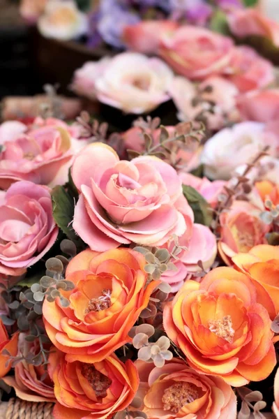 美しい人工花のバラ — ストック写真