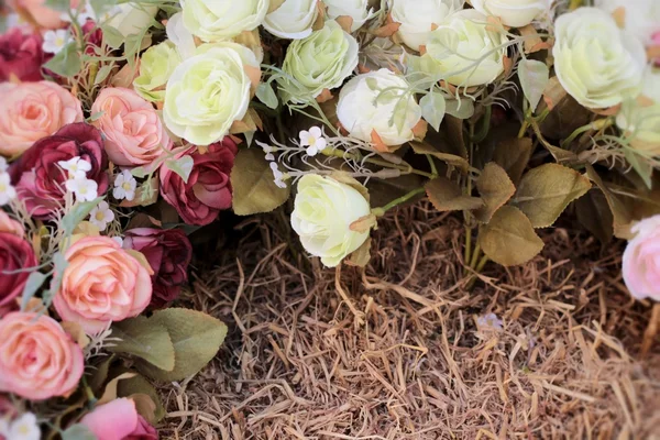 Smuk rose af kunstige blomster - Stock-foto