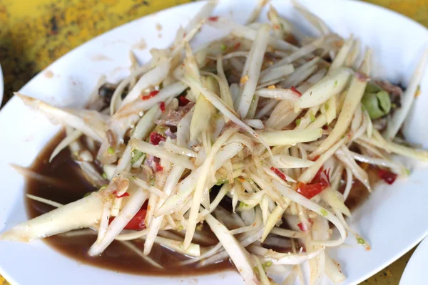 Salada de mamão no prato — Fotografia de Stock