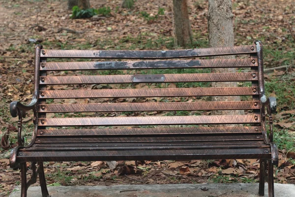 Sitzbank im Park — Stockfoto