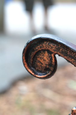 parkta bankta sandalye