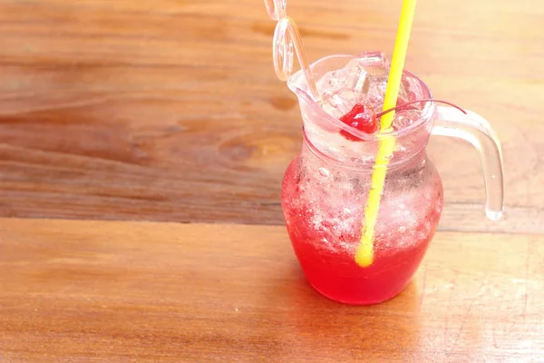 Red beverage mix soda on ice — Stock Photo, Image