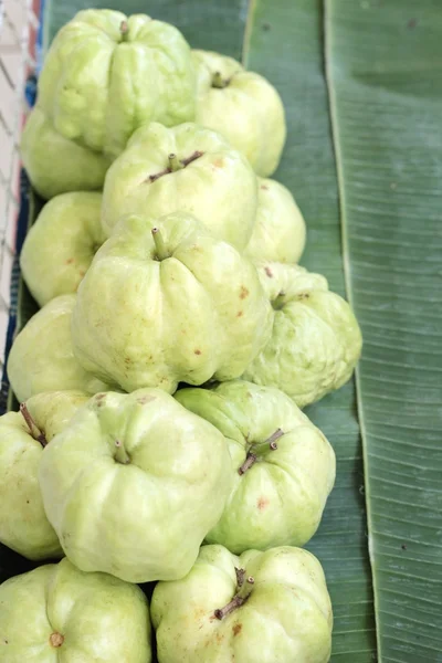 Guave fruit op de markt — Stockfoto