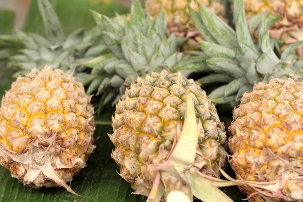 Fresh pineapple in the market — Stock Photo, Image