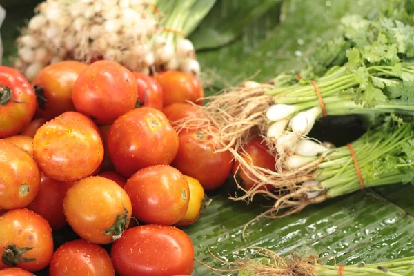 Tomates frescos en el mercado — Foto de Stock