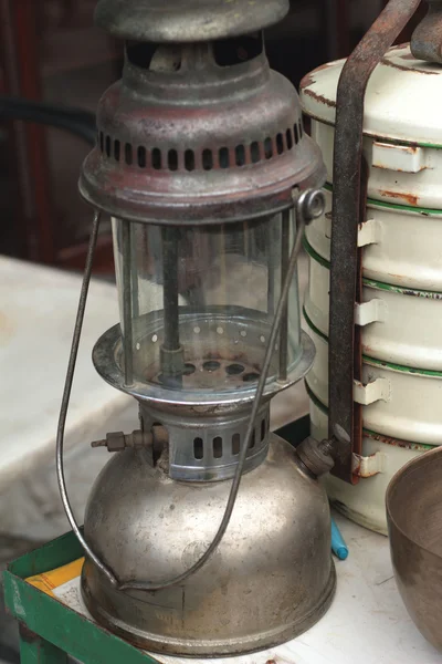 La vieille lanterne au kérosène du vintage — Photo