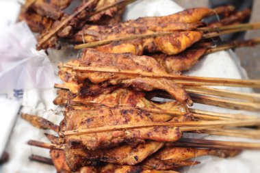 Markette ızgara tavuk.