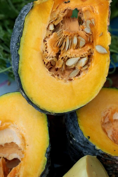 Fresh yellow pumpkin at the market — Stock Photo, Image