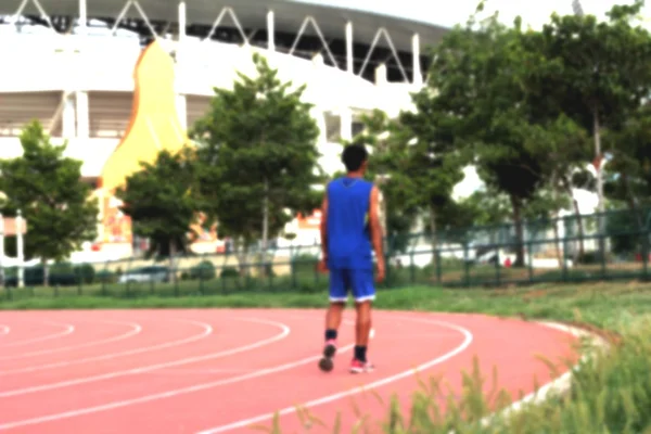 Hombre borroso pista de atletismo para en el estadio . — Foto de Stock