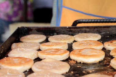 Tayland tatlı, mix un, Hindistan cevizi ve sonra kızarmış.