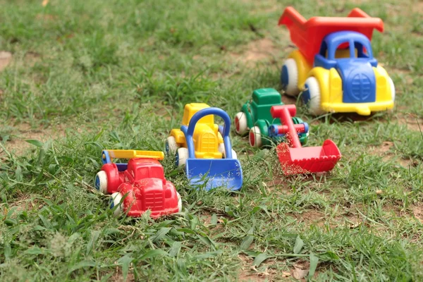 Leksaksbilar finns tillgängliga för barn. — Stockfoto