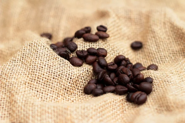 Belle de grains de café torréfiés . — Photo