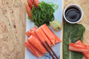 Yengeç sopa bir plaka üzerinde